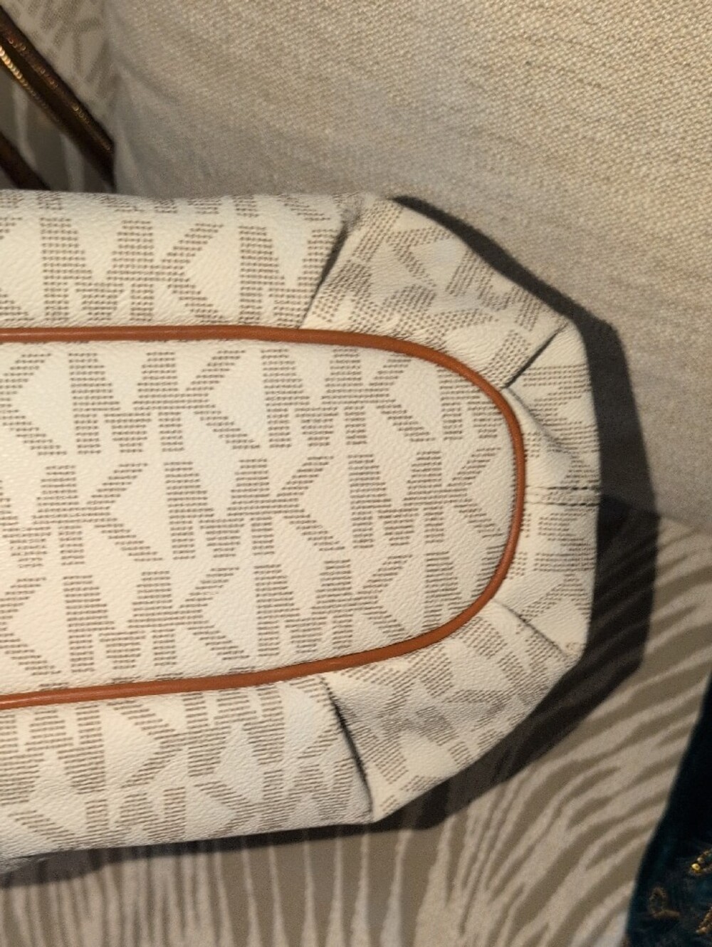 Michael Michael Kors Jet Set Gathered Shoulder Tote - Picture 10 of 13